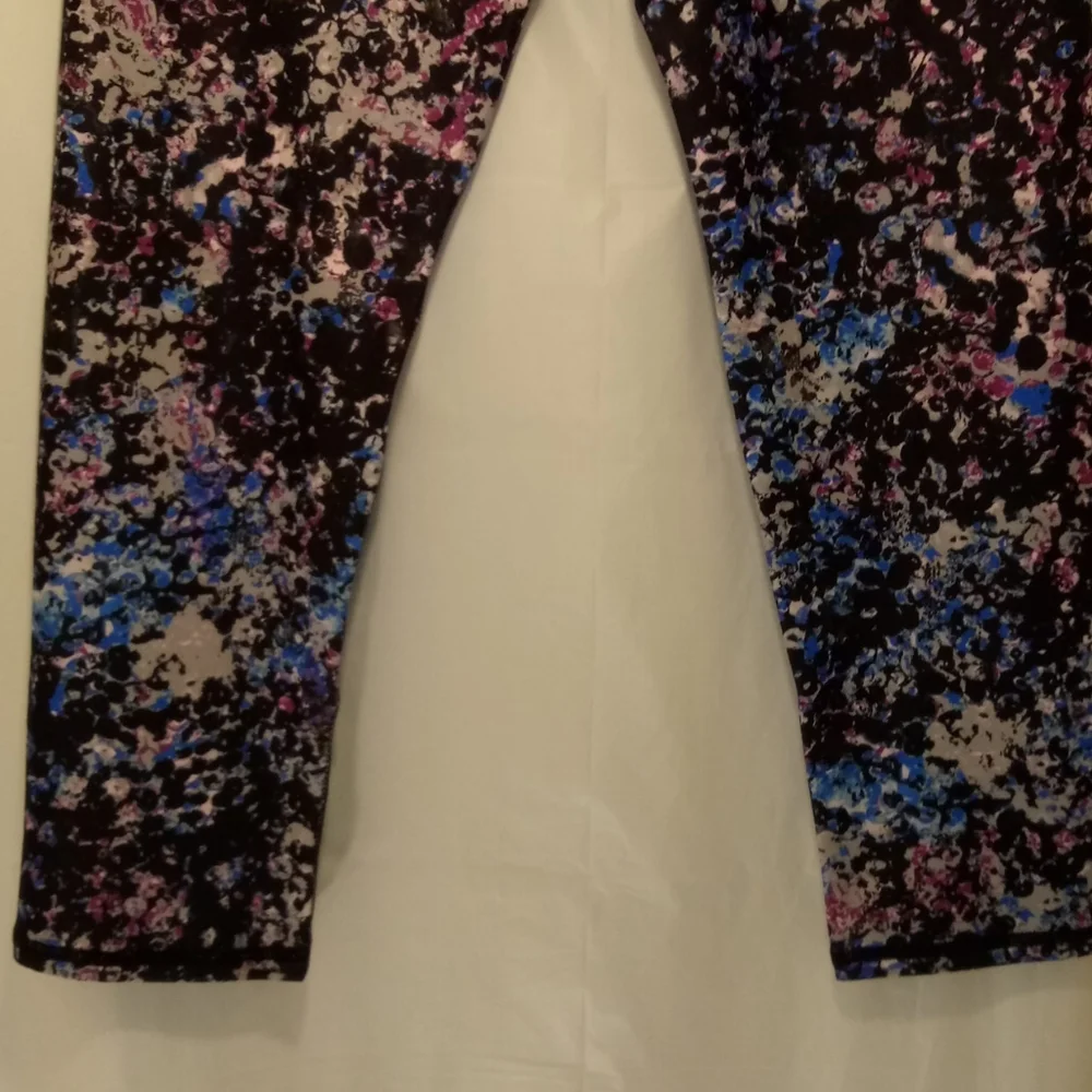 FABLETICS LEGGINGS  SOLAR CAPRI - Picture 5 of 7